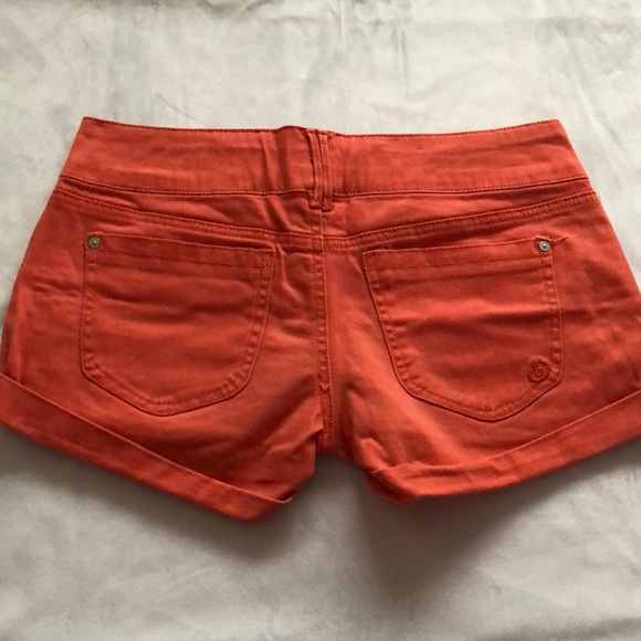 Super Mini Short - Picture 4 of 4